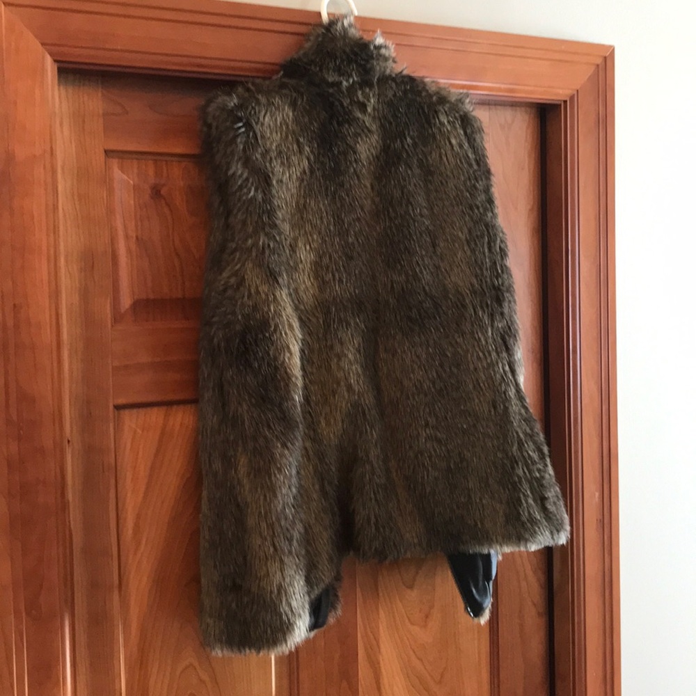 Banana Republic faux fur vest XL - Picture 2 of 2